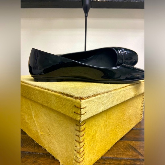 SALVATORE FERRAGAMO  Patent Leather Broni Ballet Flats Sz 8. Made in Italy - Picture 2 of 12